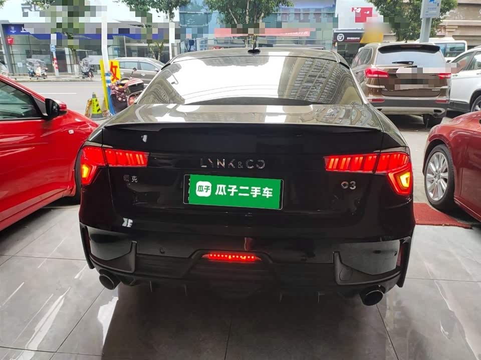 Lynk & Co 03