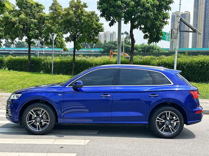 Audi Q5L 2018 40 TFSI rong xiang Style guo V