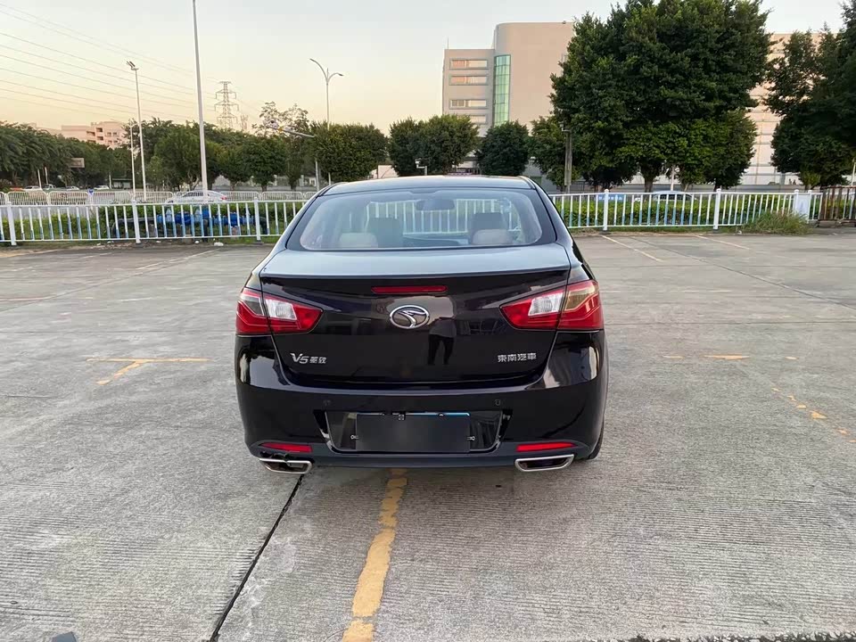 Soueast V5 Lingzhi