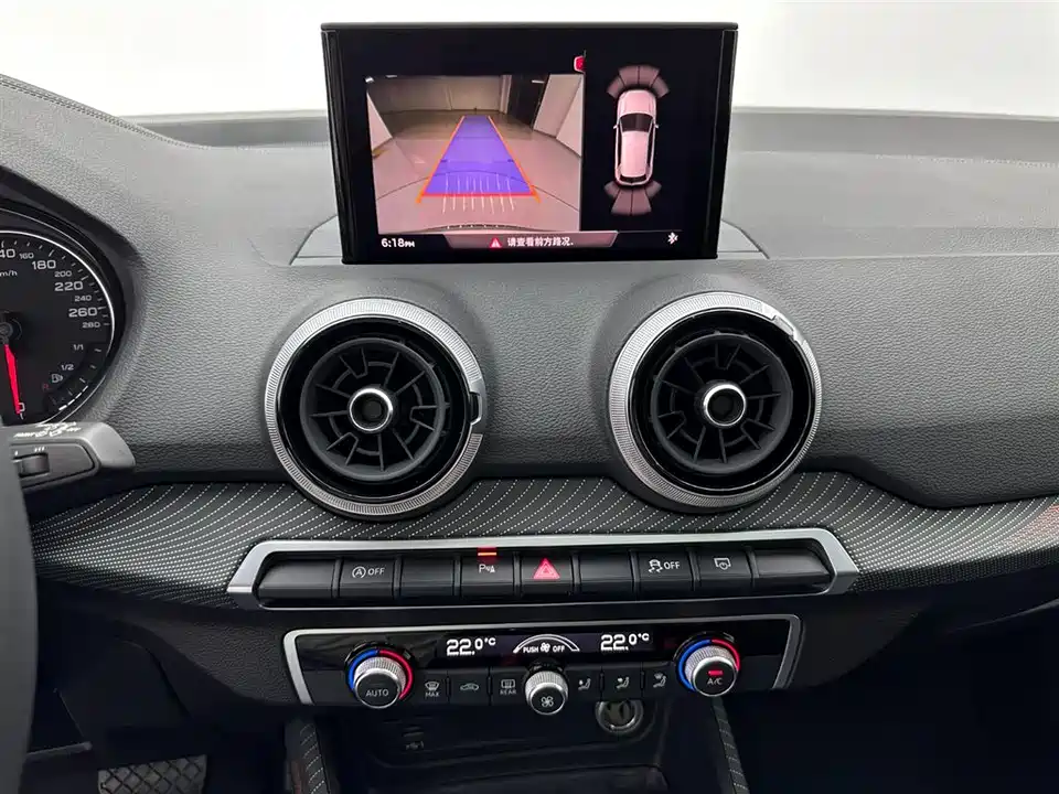 Audi Q2L