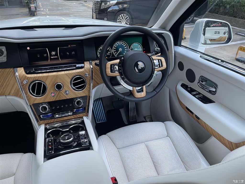 Rolls-Royce Cullinan, 2025 20