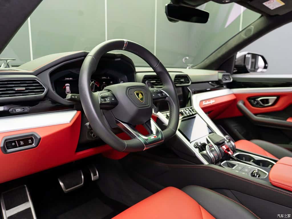 Lamborghini Urus, 2022 11