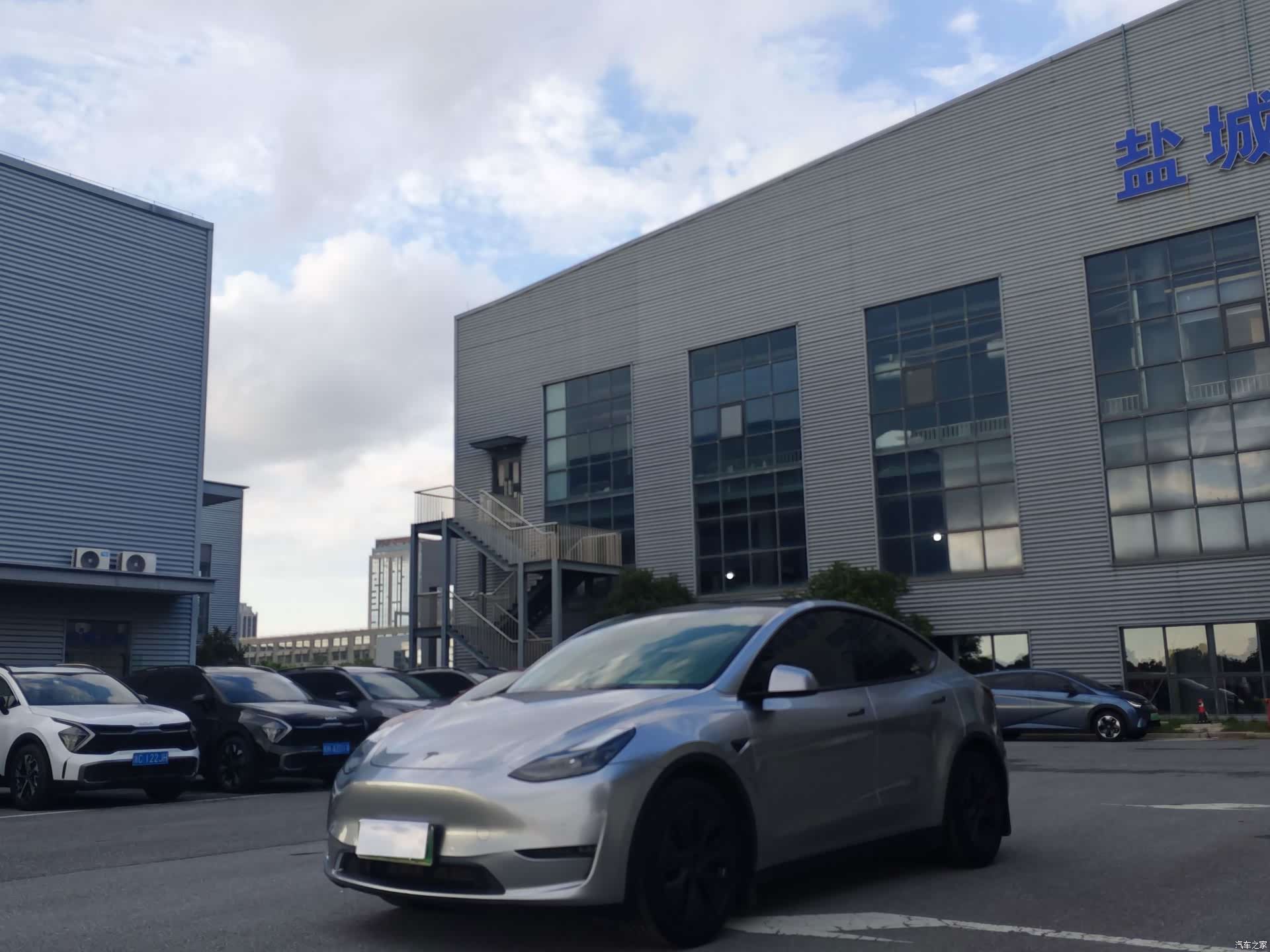 Tesla Model Y, 2021 1