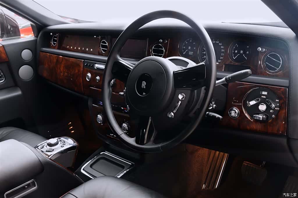 Rolls-Royce Phantom, 2018 9