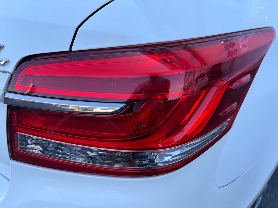 Toyota YARiS L to enjoy