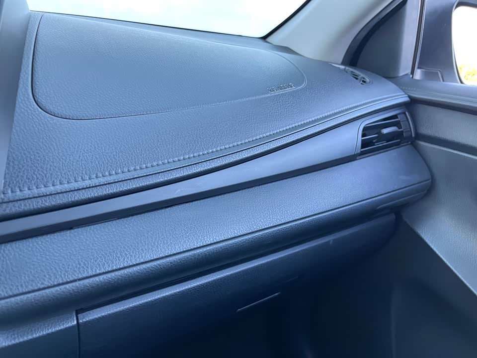 Toyota YARiS L to enjoy