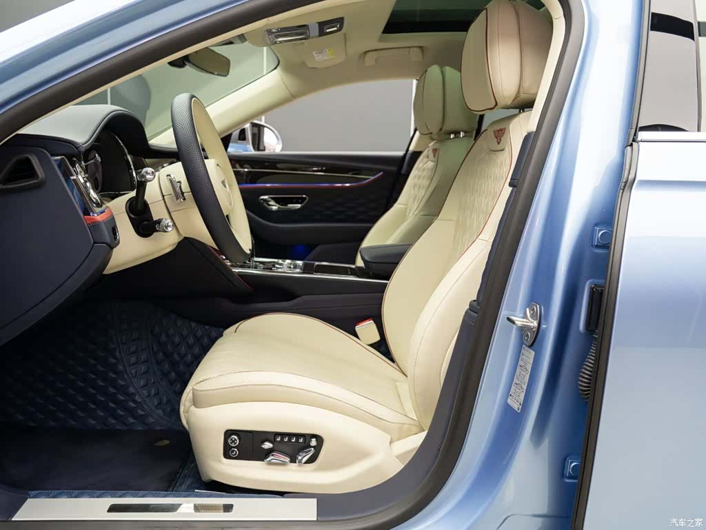 Bentley Flying Spur, 2023 11
