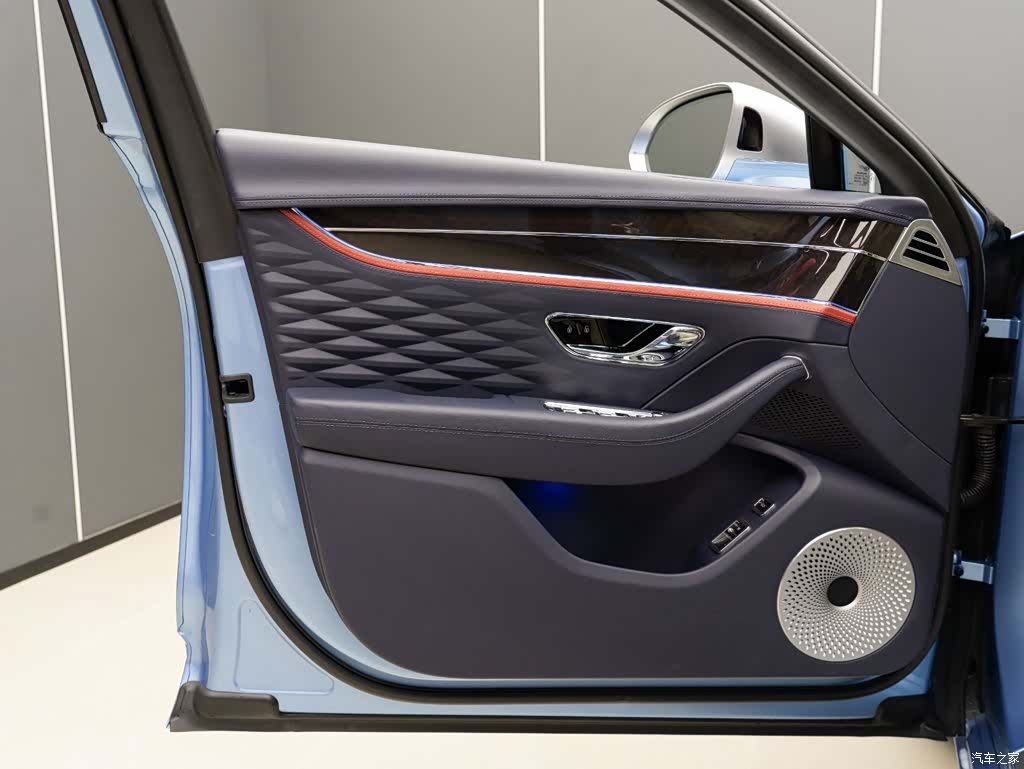 Bentley Flying Spur, 2023 8