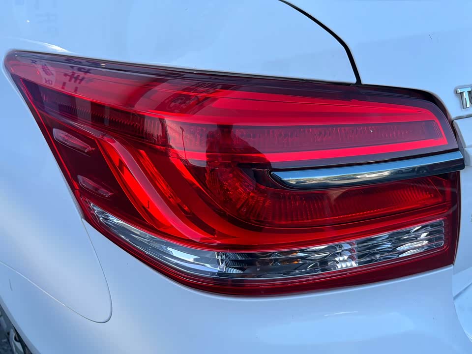 Toyota YARiS L to enjoy