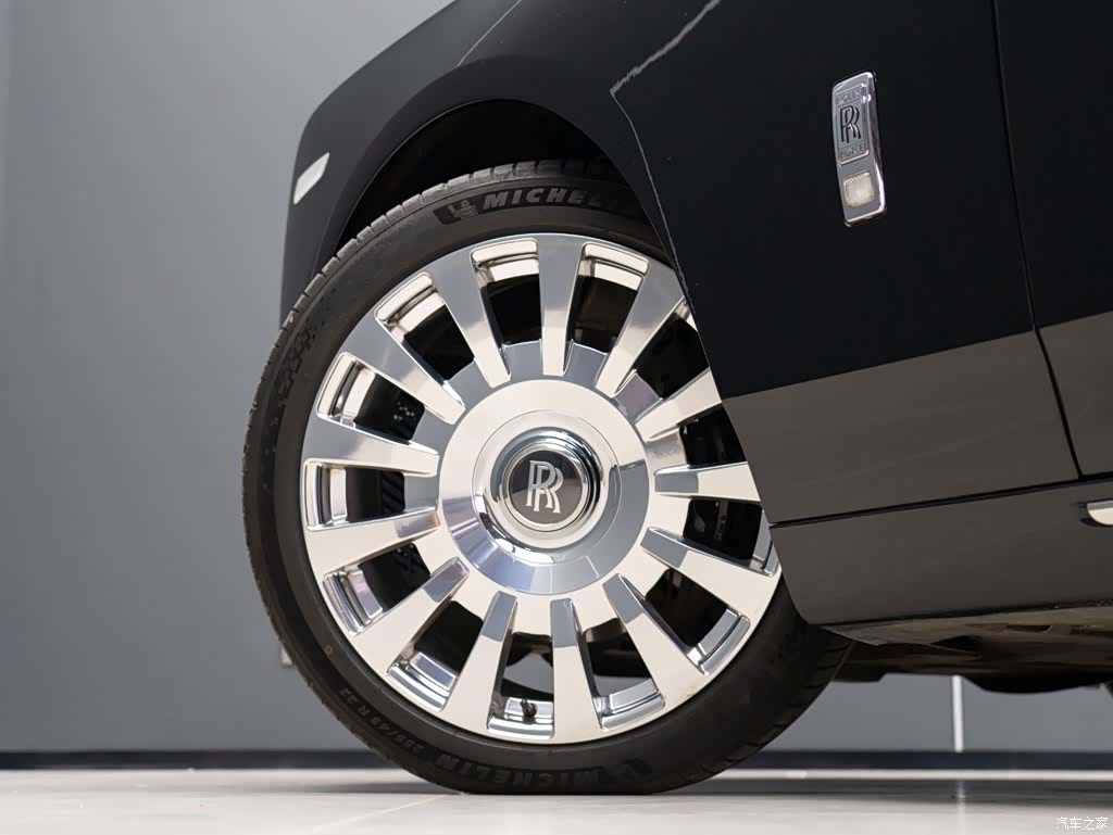 Rolls-Royce Phantom, 2020 все фото