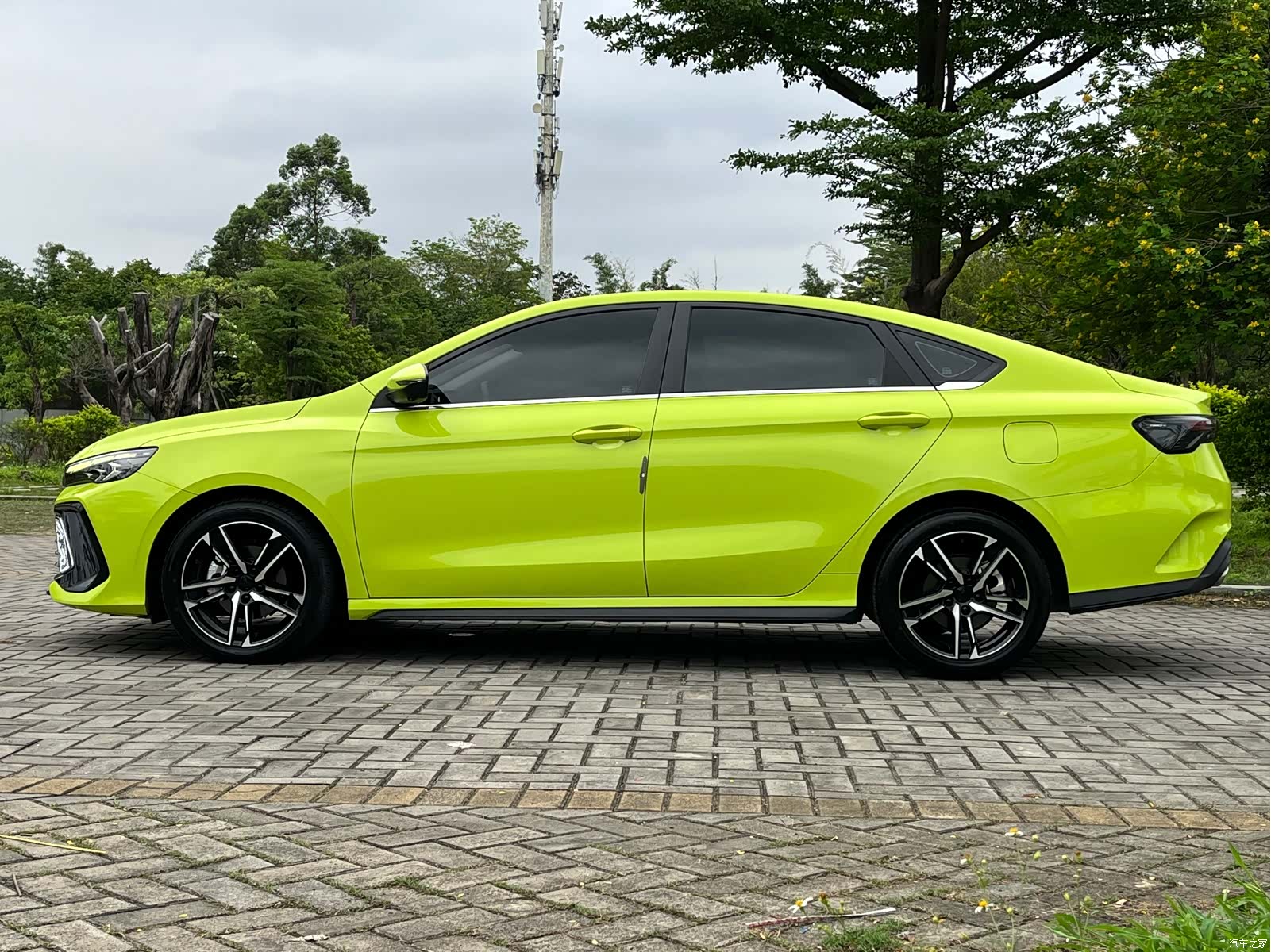 Geely Binray, 2022 7