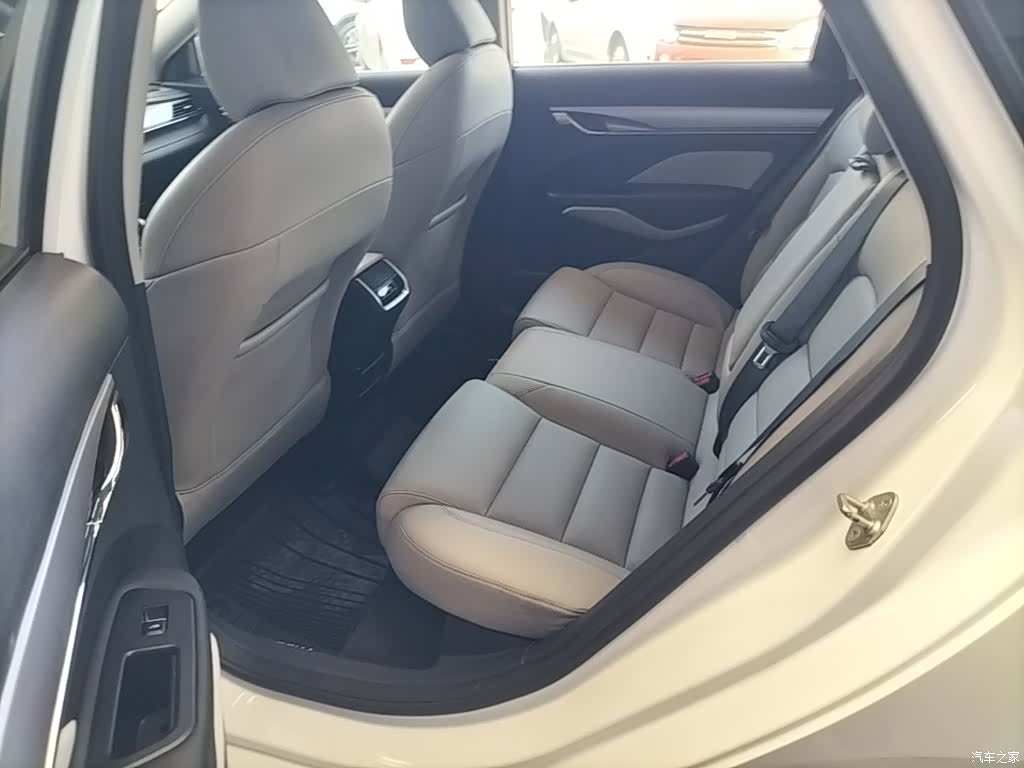 Geely Binray, 2019 17