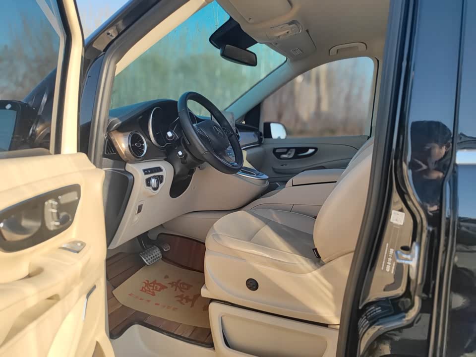 Mercedes-Benz V-class