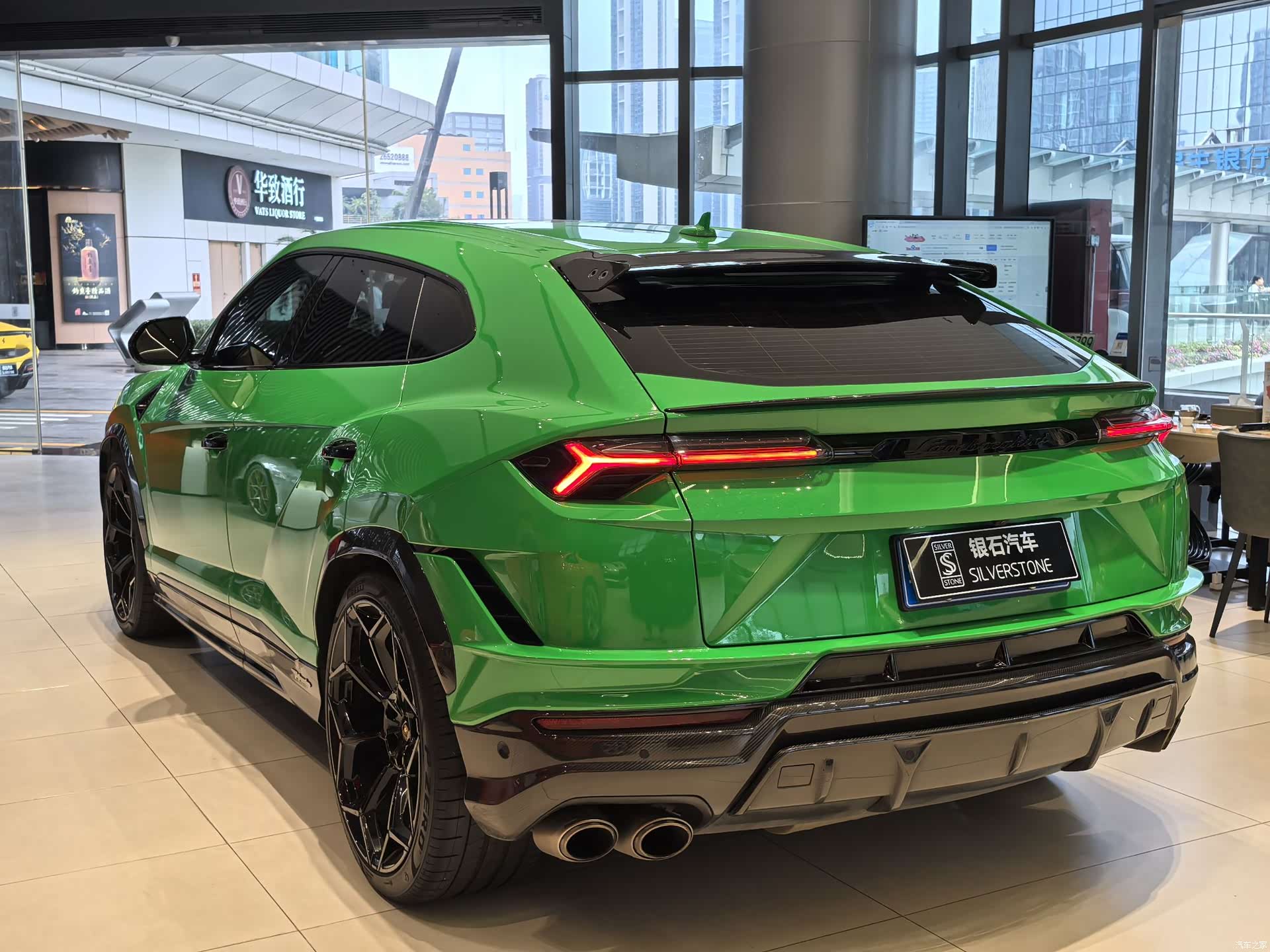 Lamborghini Urus, 2024 3