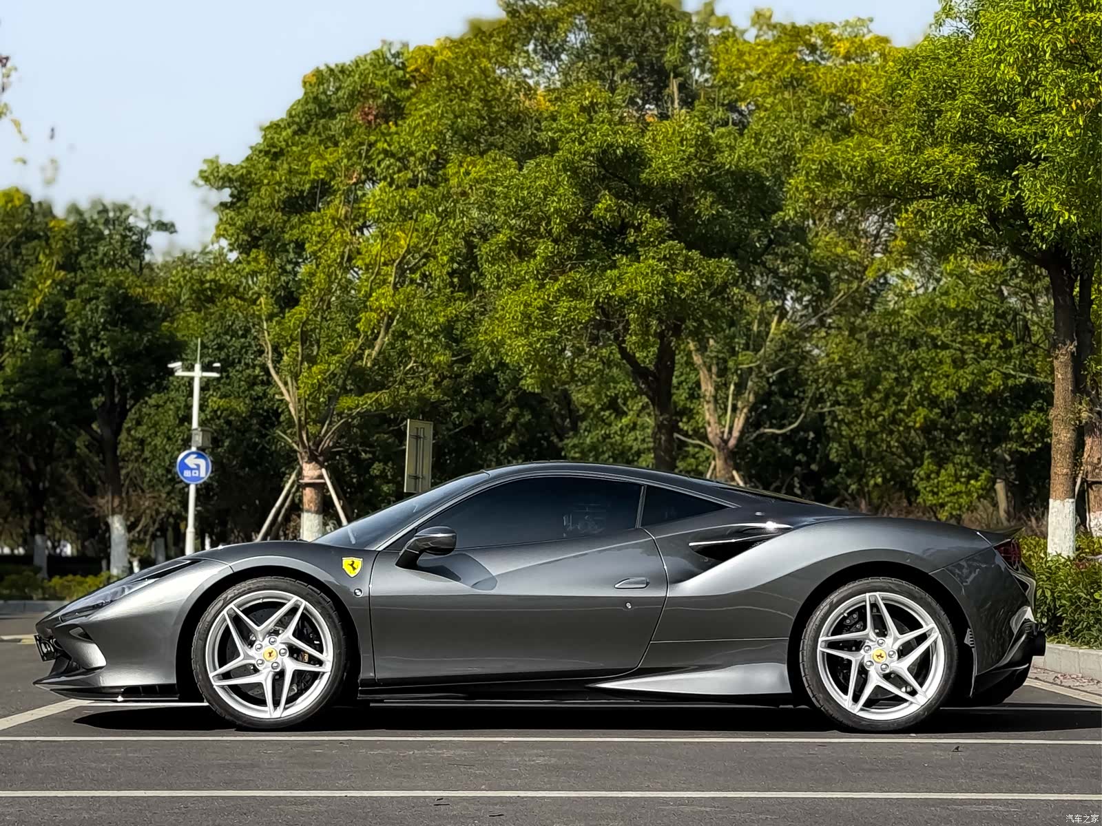 Ferrari F8, 2021 8