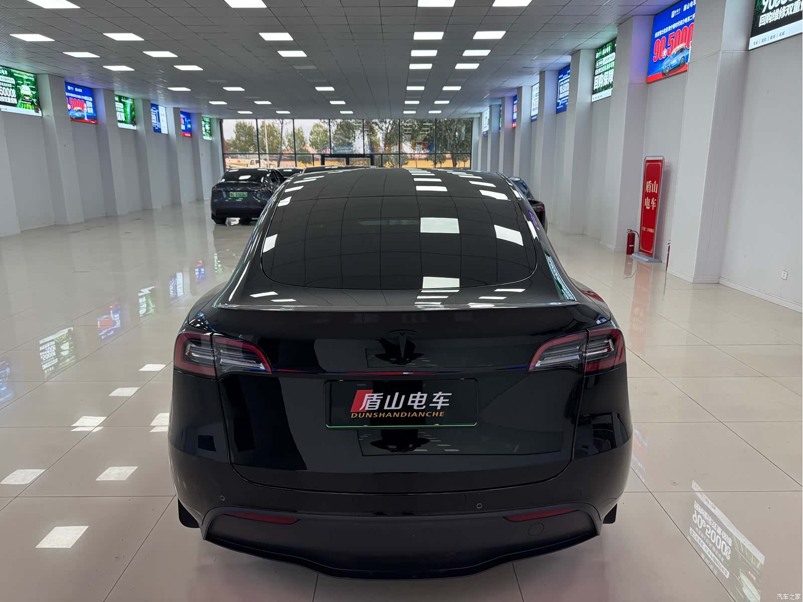 Tesla Model Y, 2021 все фото