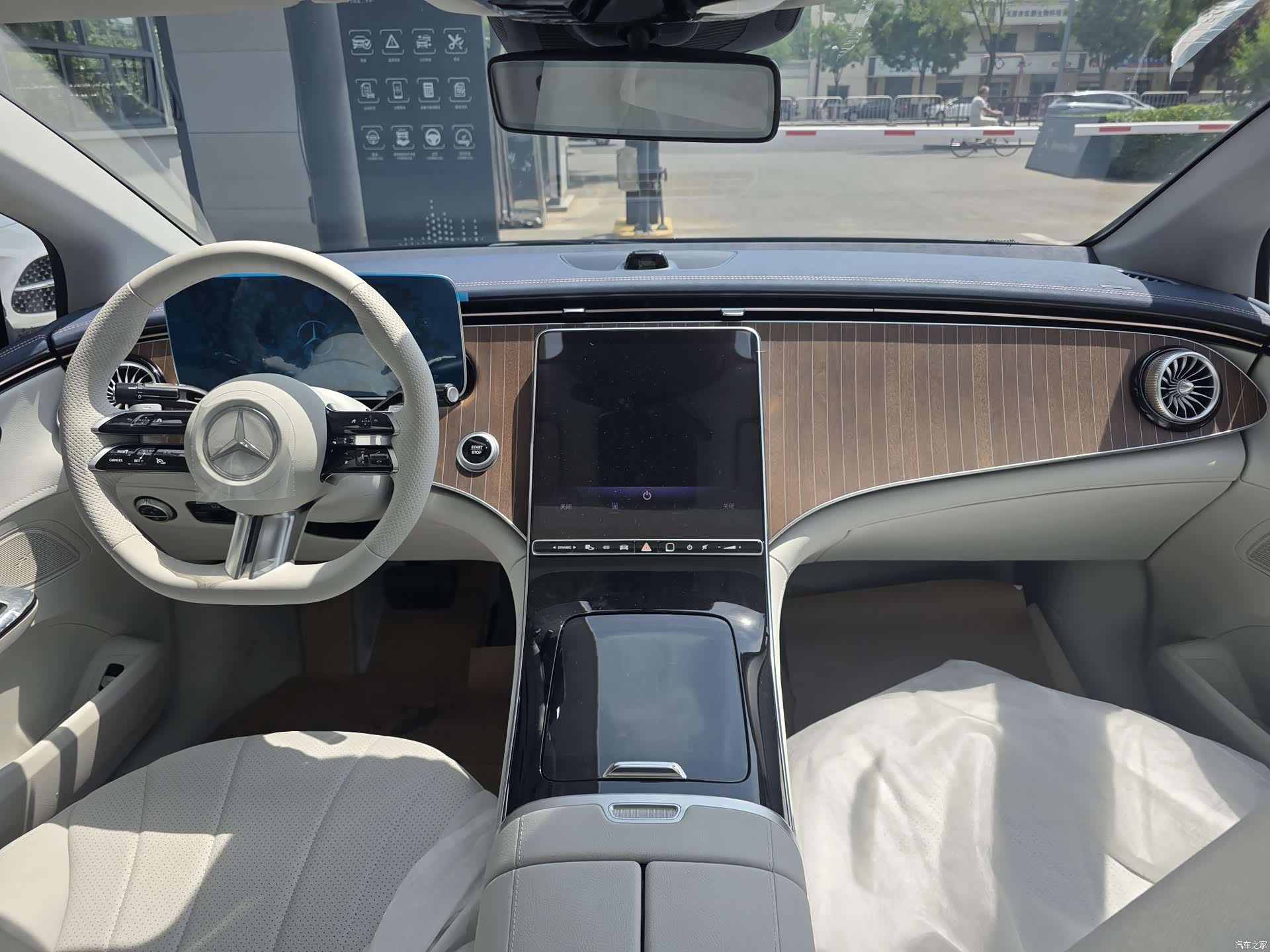 Mercedes-Benz EQE, 2025 6