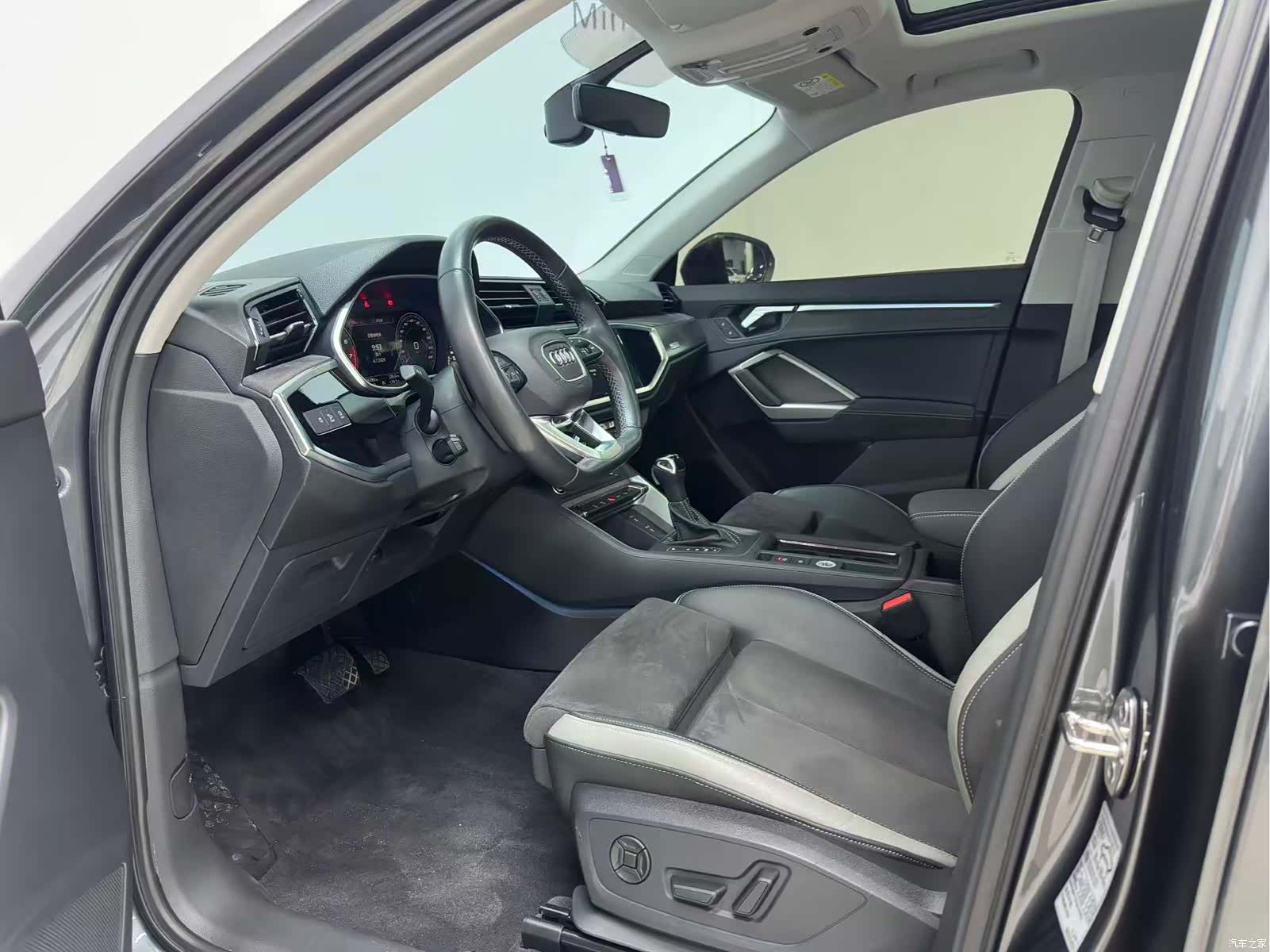 Audi Q3, 2022 10