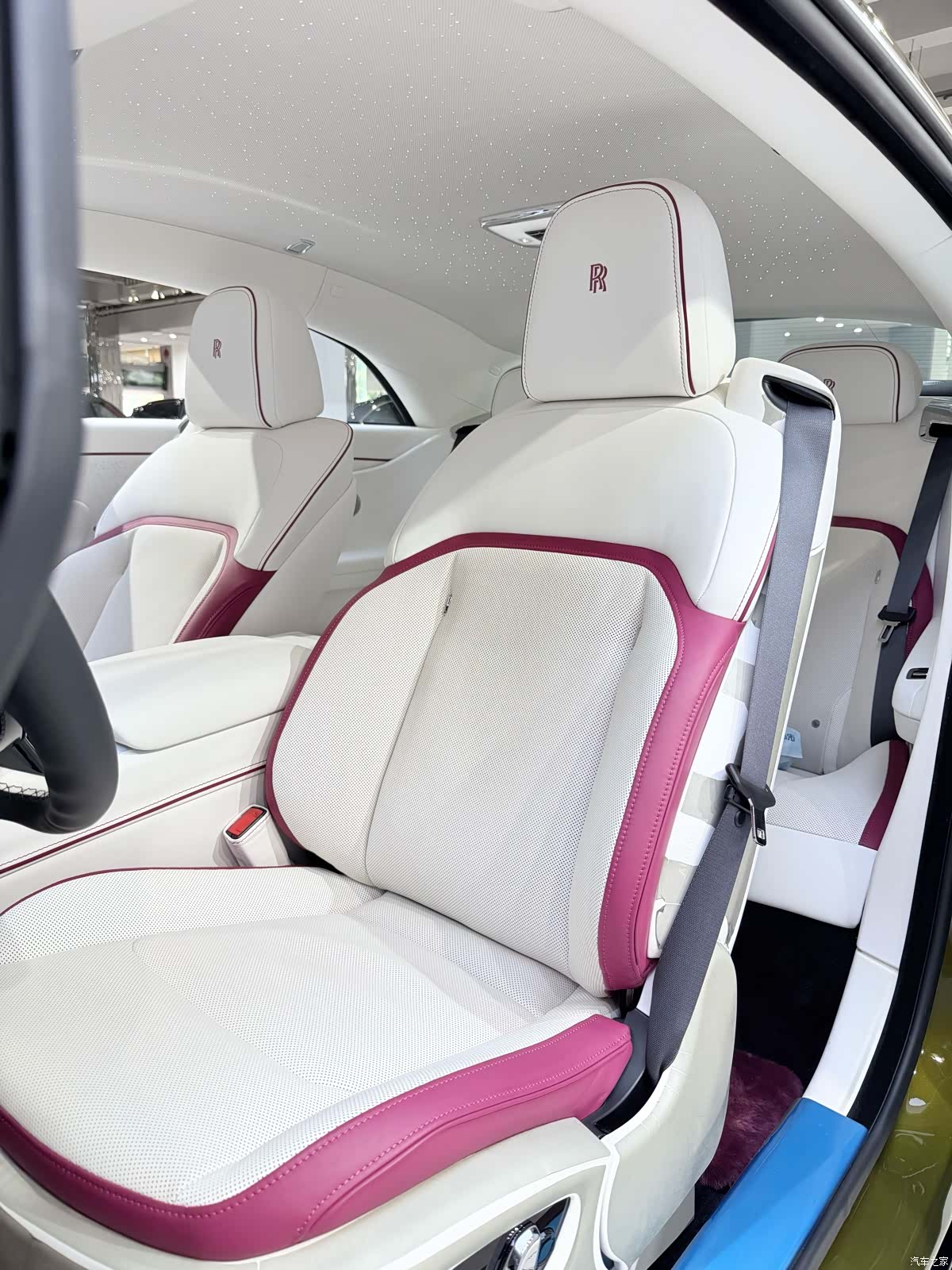 Rolls-Royce Spectre, 2026 8