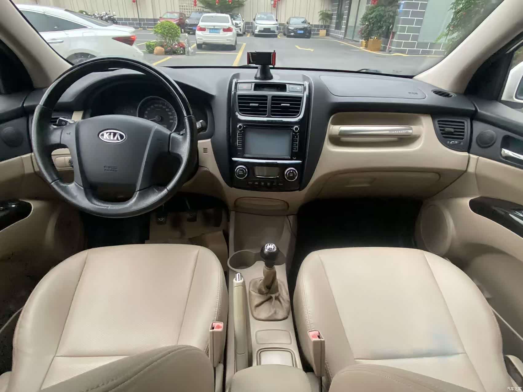 Kia GLS, 2011 15