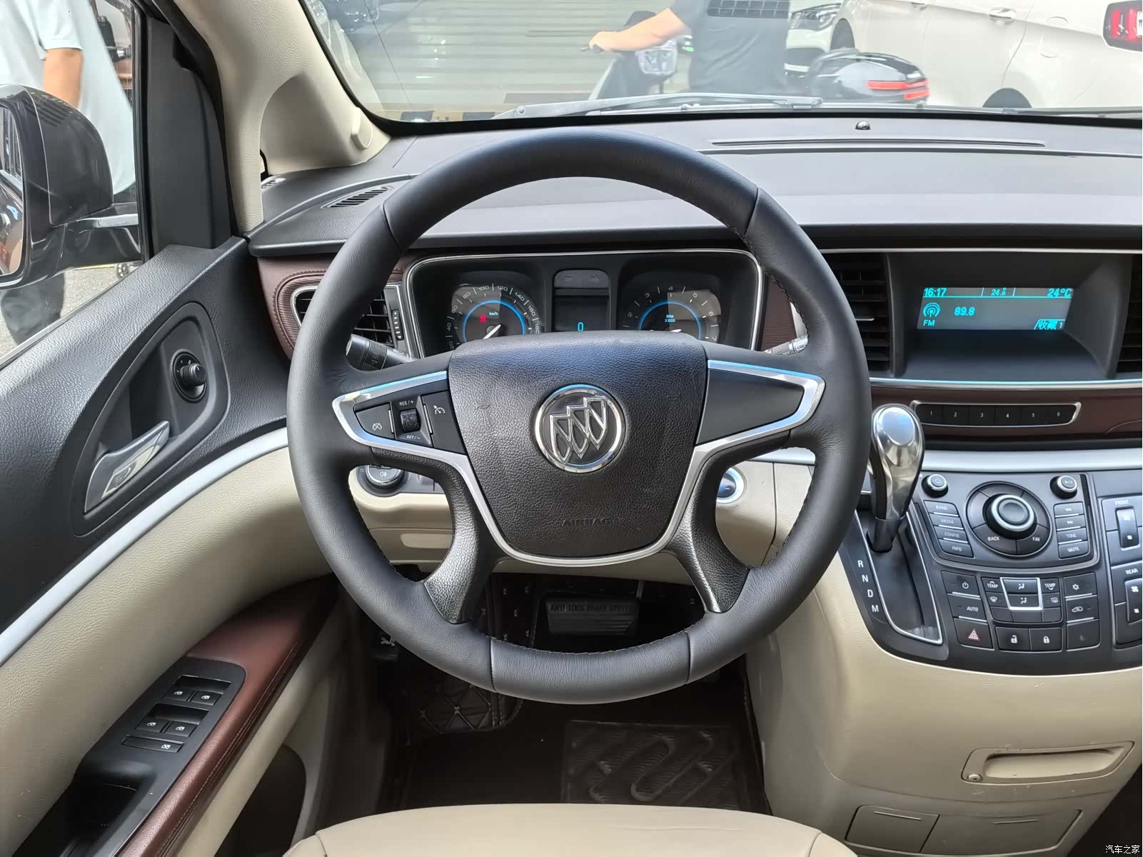 Buick GL8, 2016 18