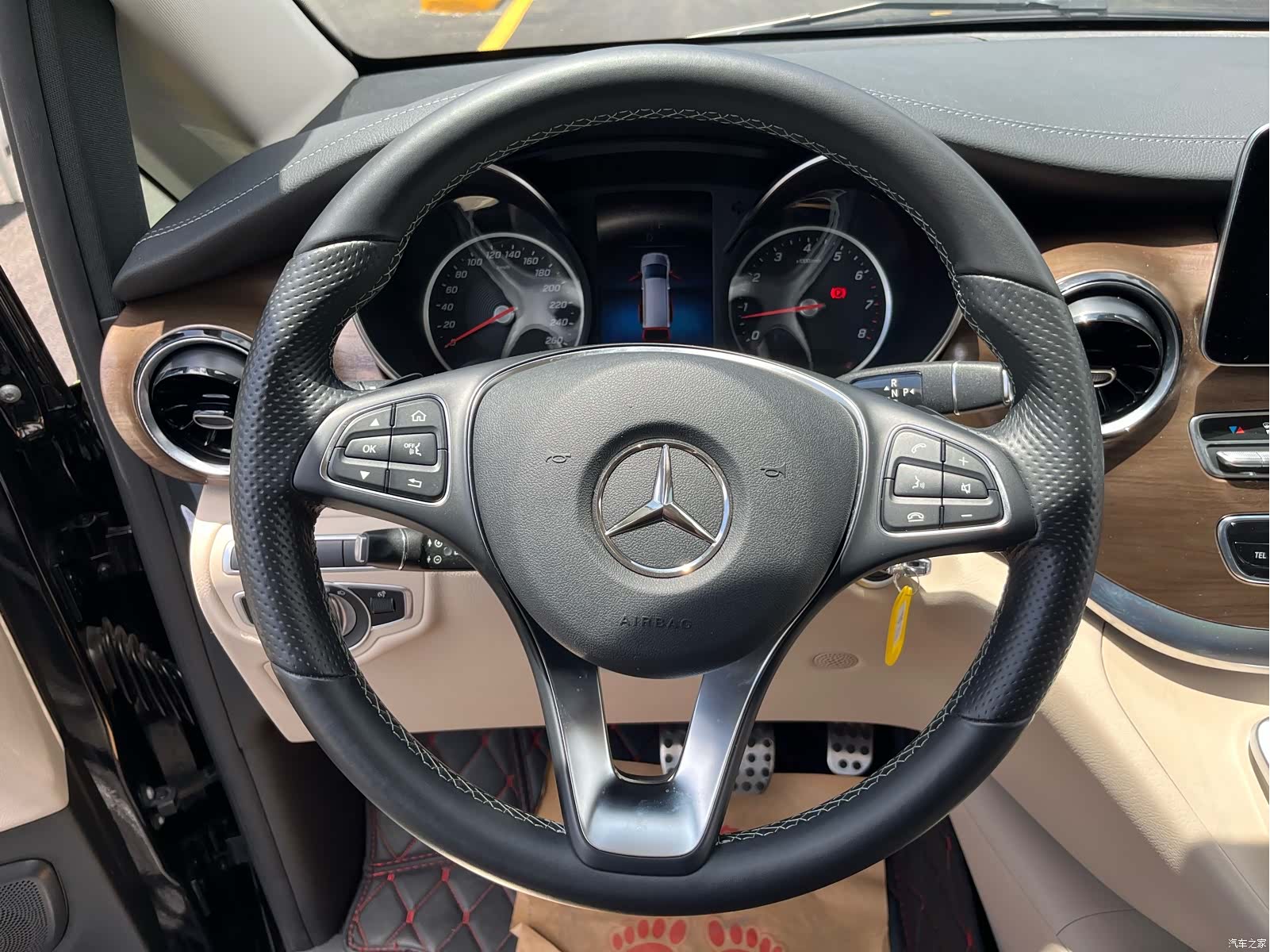 Mercedes-Benz V-Class, 2022 19