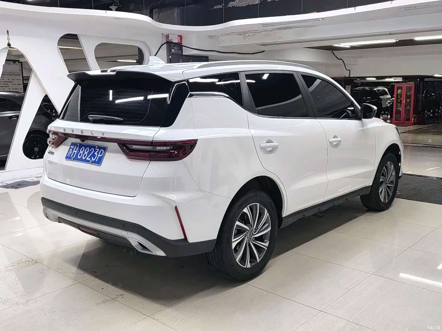Geely X6, 2021 все фото