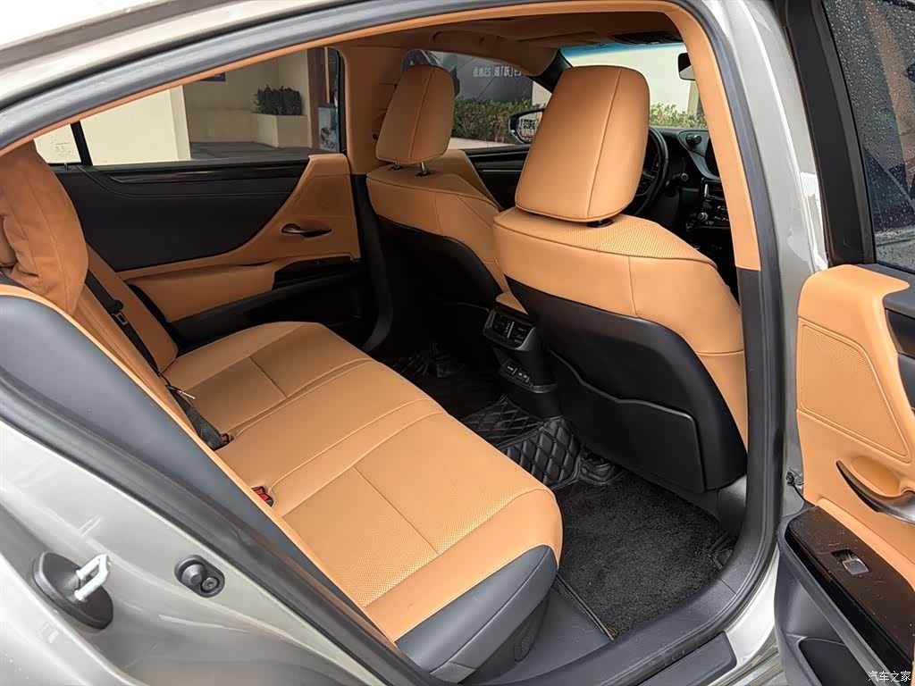 Lexus ES, 2022 9