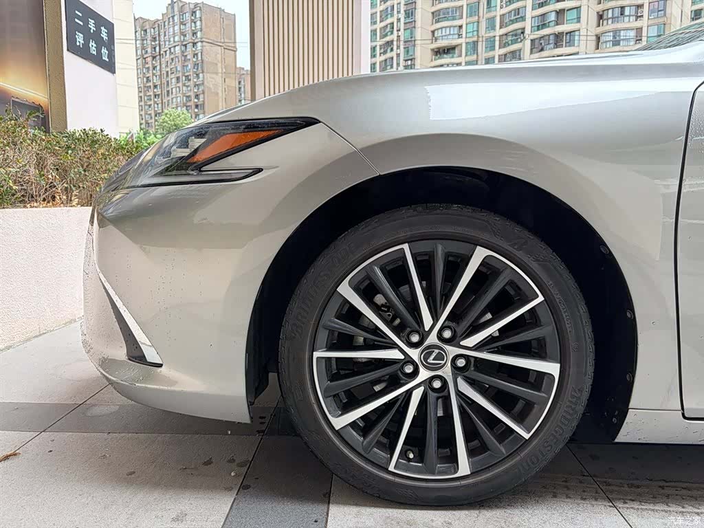 Lexus ES, 2022 11