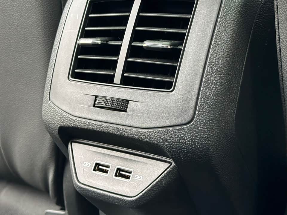 Volkswagen T-ROC exploring Songs