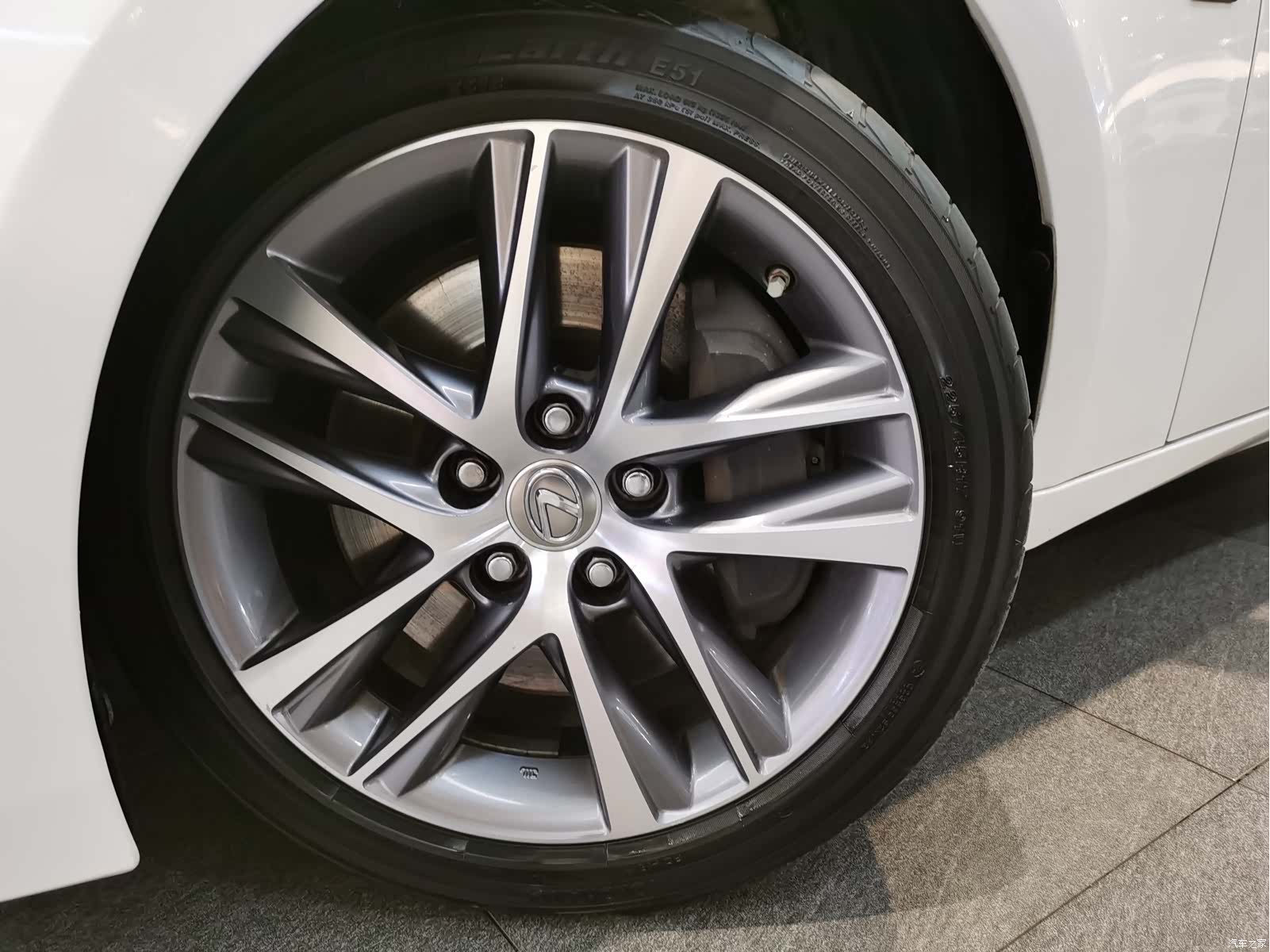 Lexus IS, 2017 14