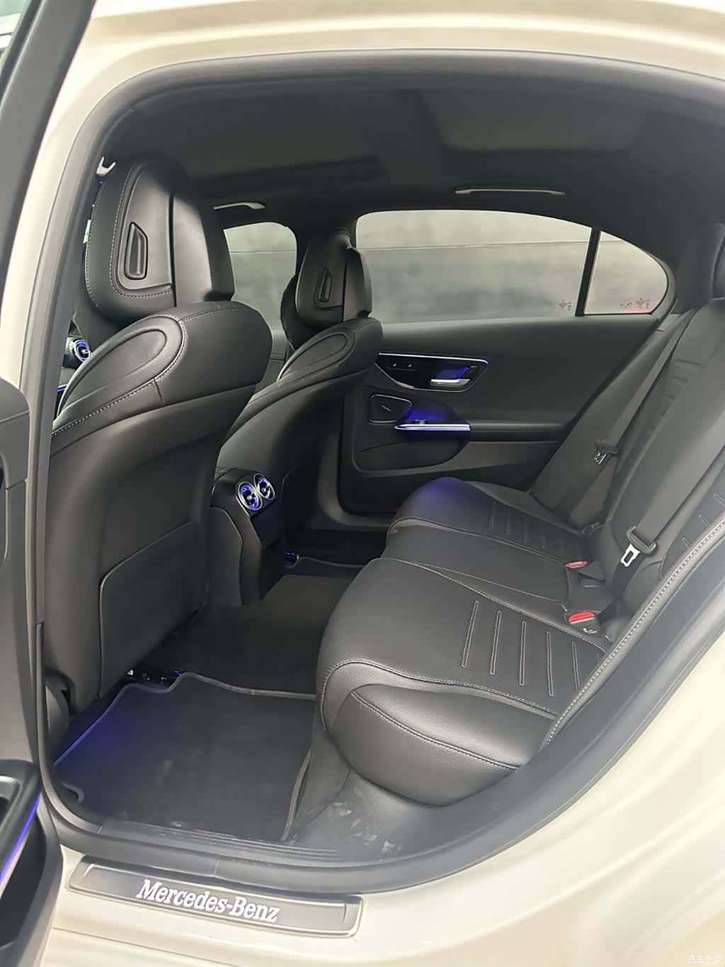 Mercedes-Benz C-Class, 2024 6