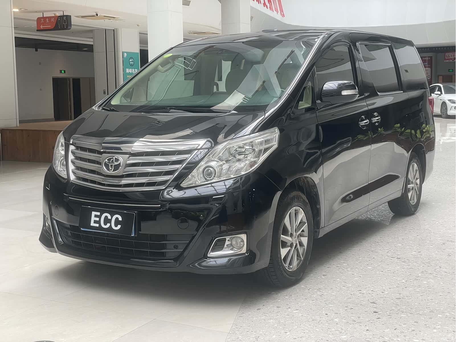 Toyota Alphard, 2012 1
