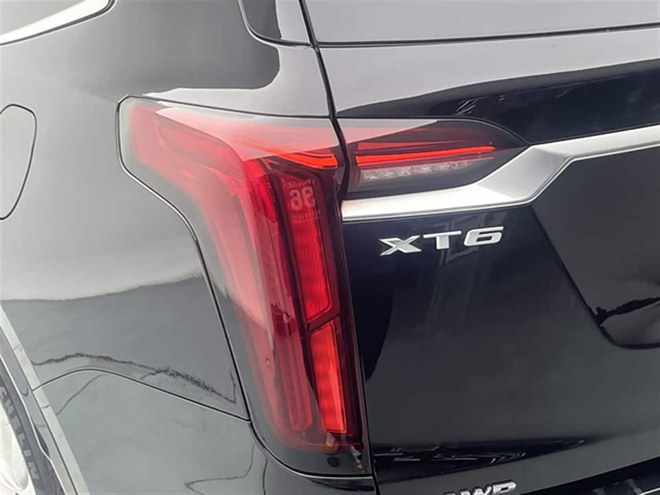 Cadillac XT6