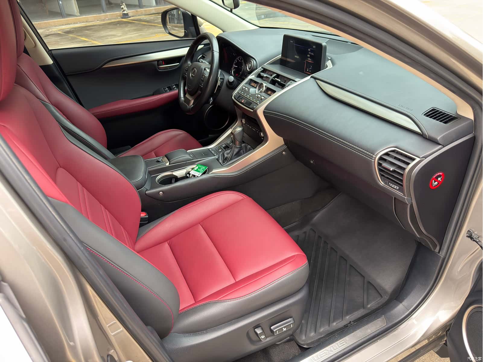 Lexus NX, 2021 11