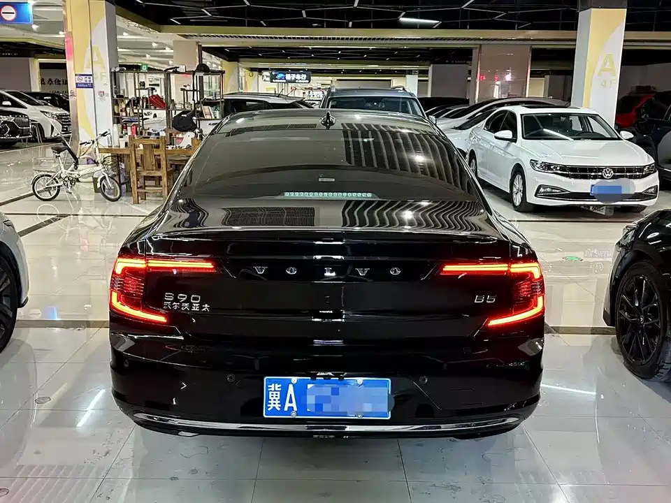 Volvo S90