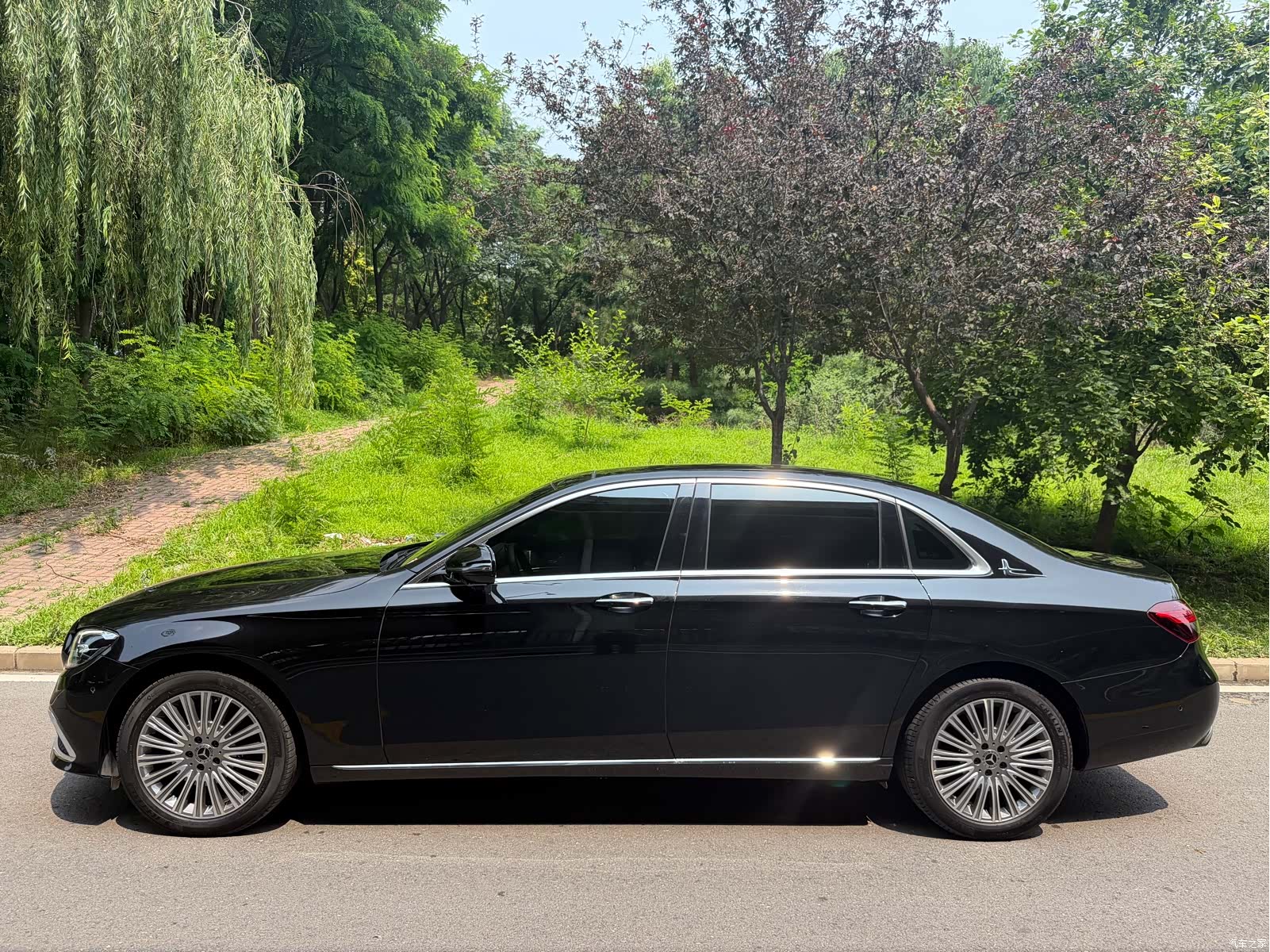 Mercedes-Benz E-Class, 2023 3