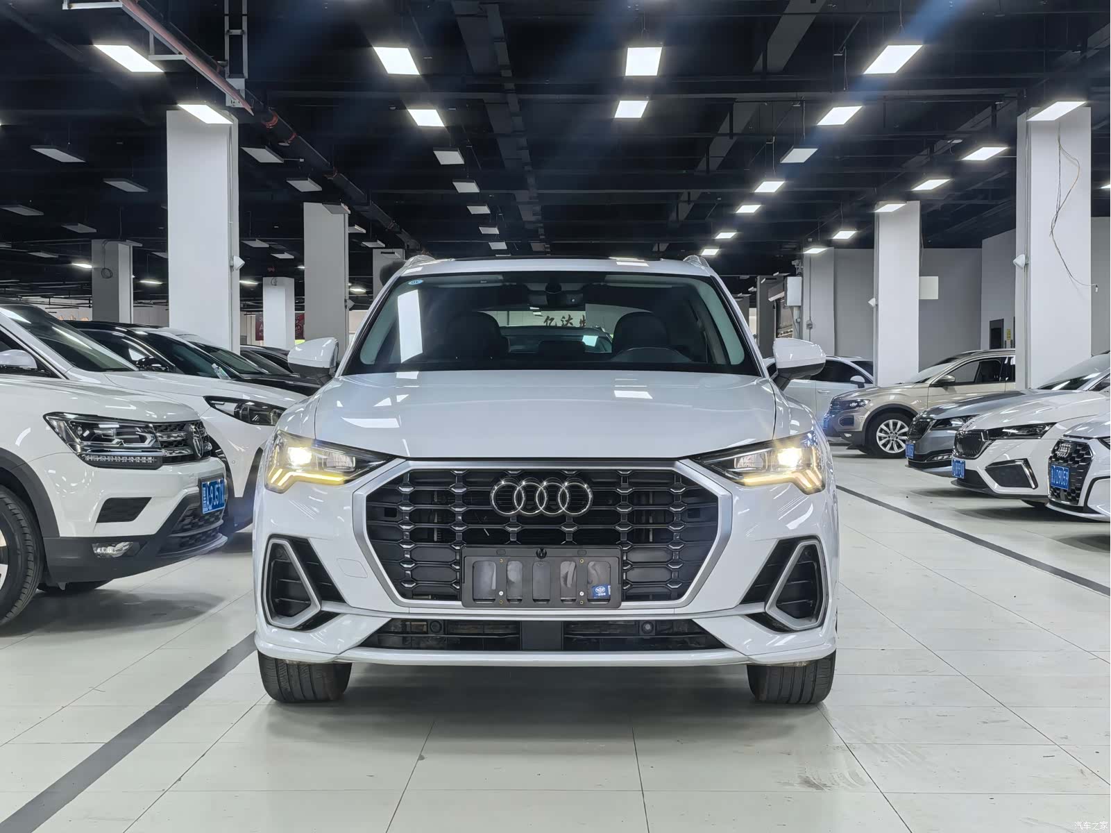 Audi Q3, 2023 2