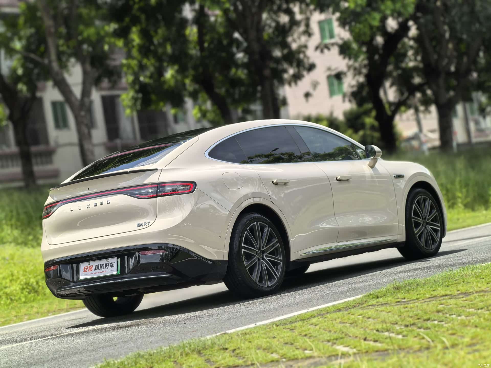 Luxeed R7, 2025 7