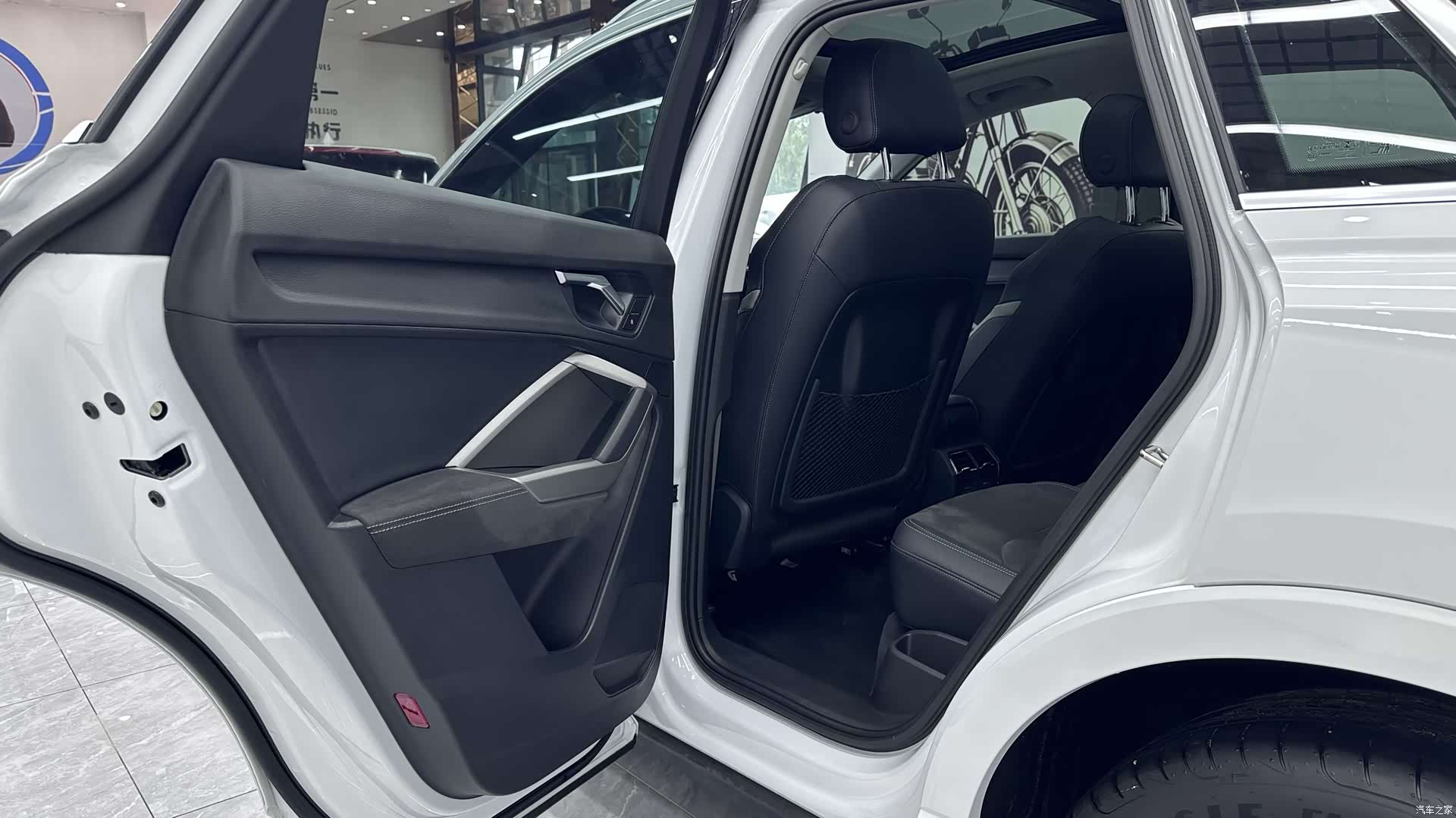 Audi Q3, 2023 16