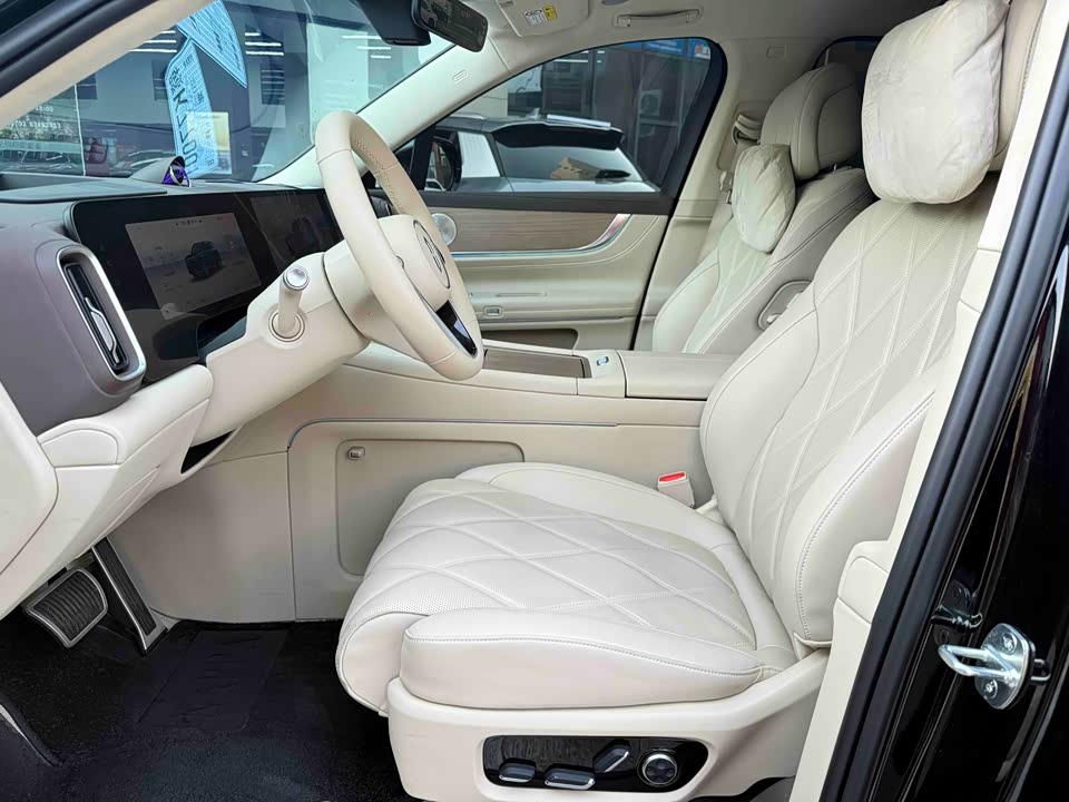 AITO Ask the world M9