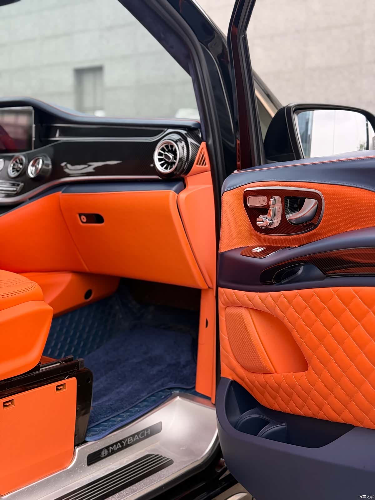 Mercedes-Benz 7, 2023 18