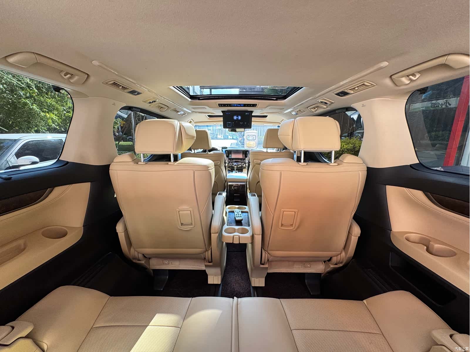 Toyota Alphard, 2019 29