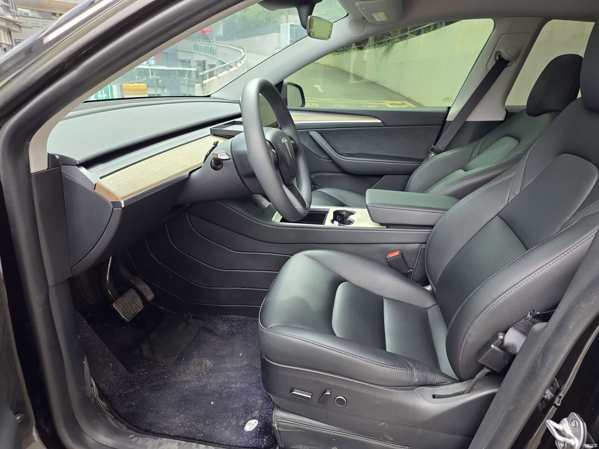 Tesla Model Y, 2023 4