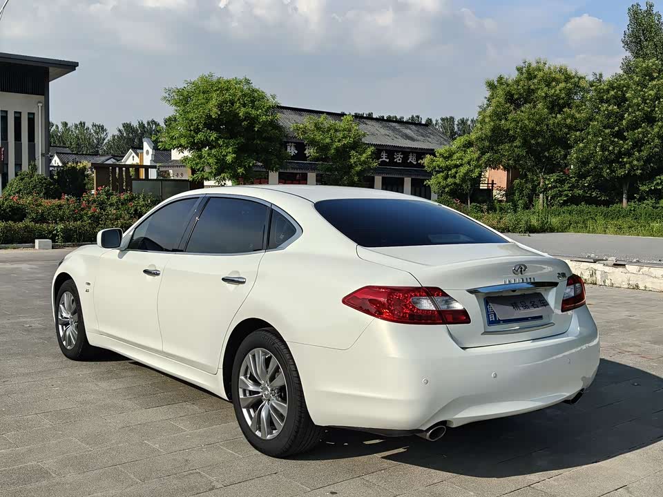 Infiniti Q70 Infiniti Q70