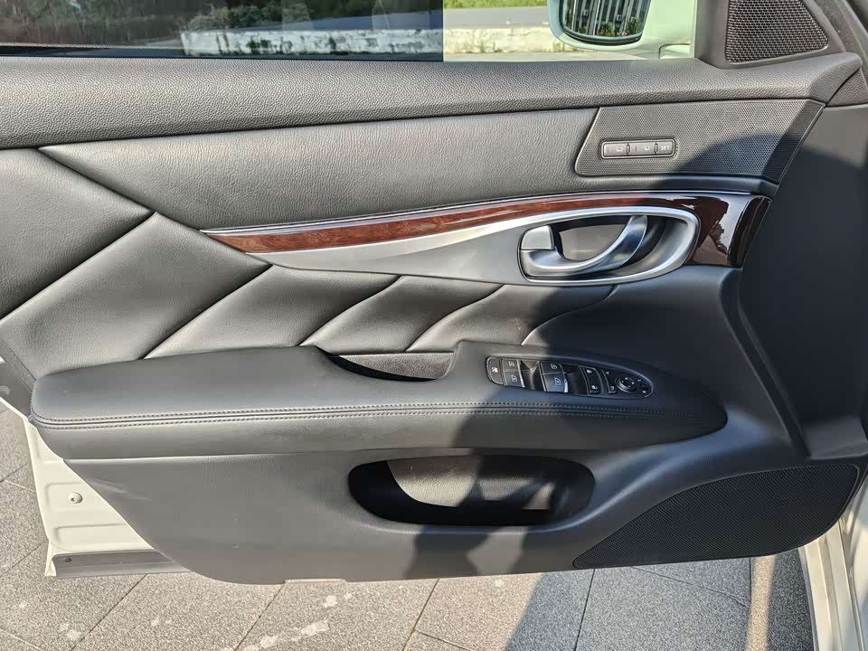 Infiniti Q70 Infiniti Q70