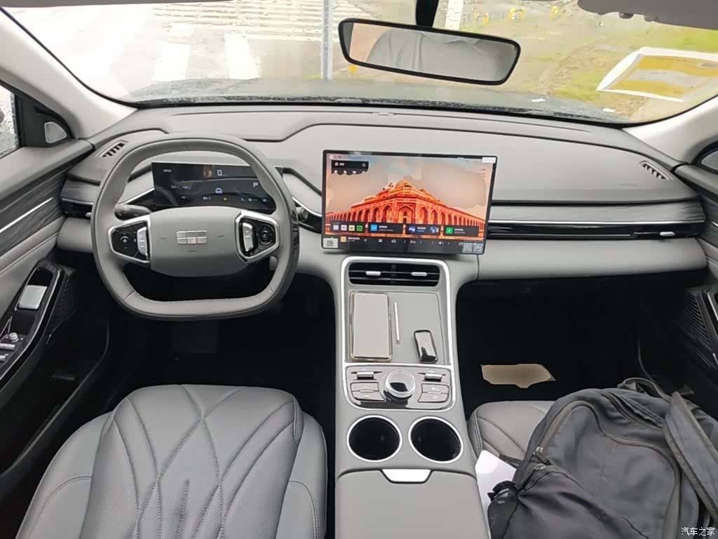 Geely Galaxy L6, 2025 10