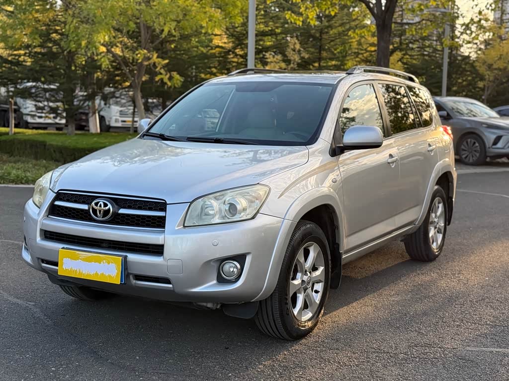 Toyota RAV4 2010 2.4L AT Luxury
