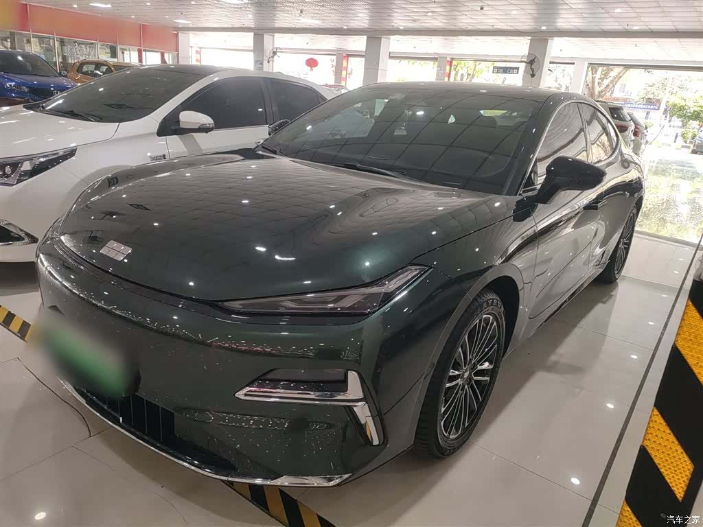 Geely 8, 2025 2