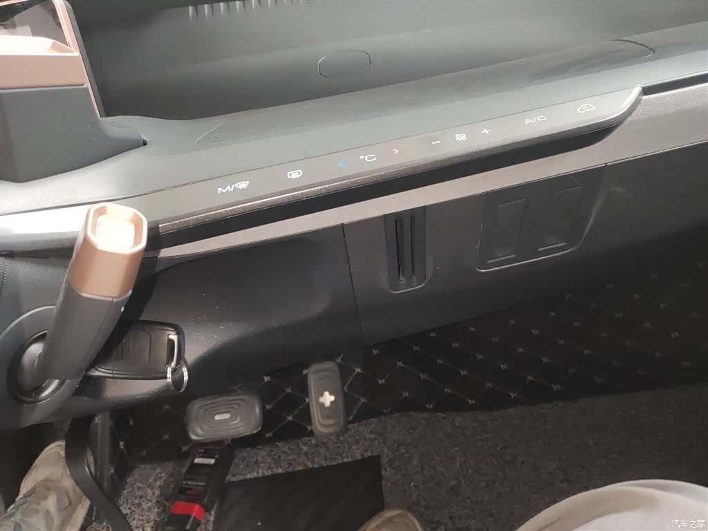 Wuling NanoEV, 2022 13